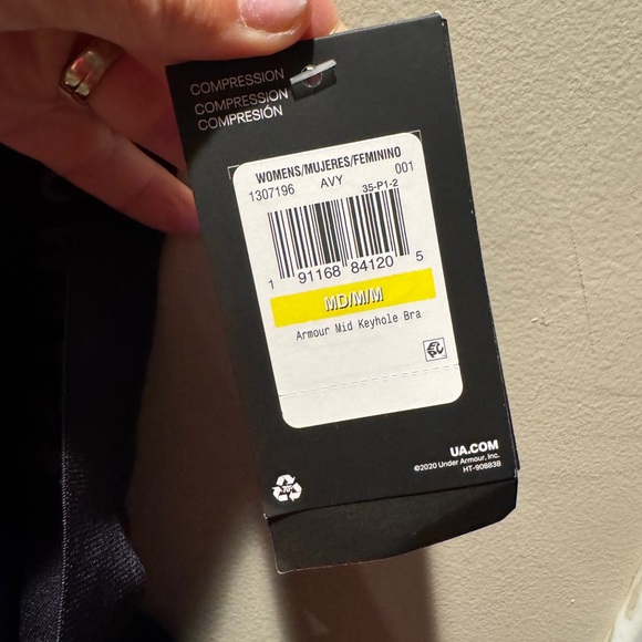 Under Armour Women's Medium support Keyhole Wireless Sports Bra Size Med Black - Picture 5 of 7